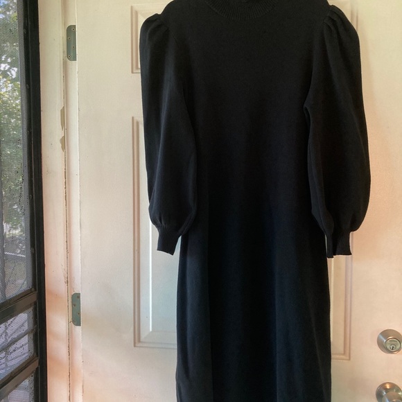 Long, puffy sleeve dress - Picture 6 of 8